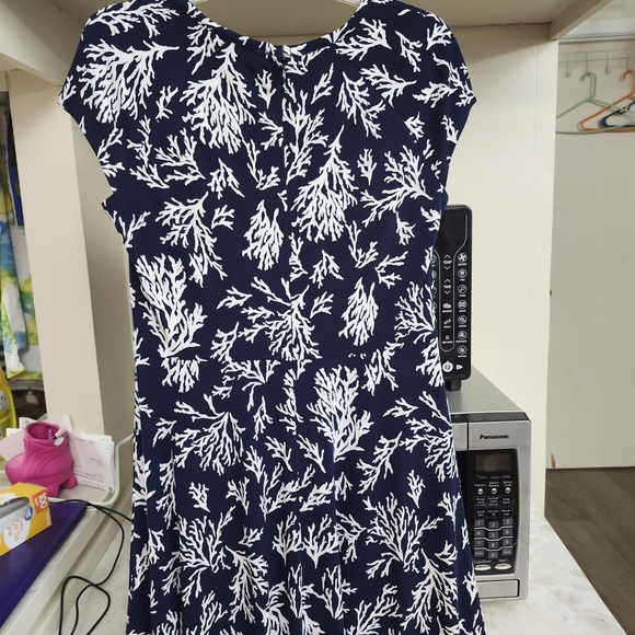 Michael Kors Navy and White Coral Pattern Midi Dress - Picture 5 of 6